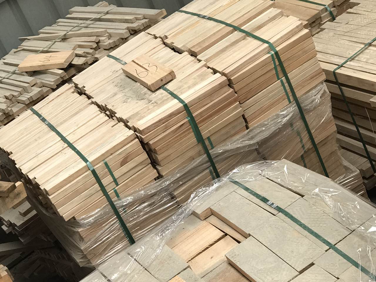 供应无节辐射松短料